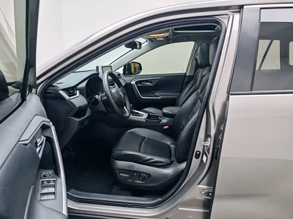 Toyota RAV4 — миниатюра 14