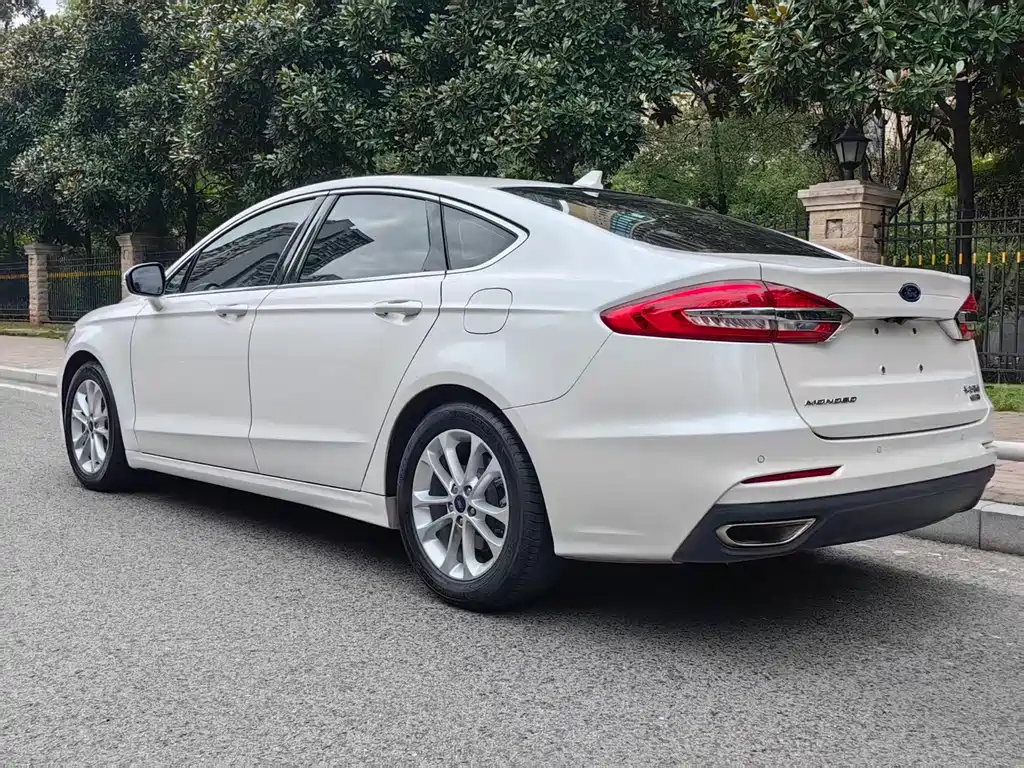 Ford Mondeo — миниатюра 7