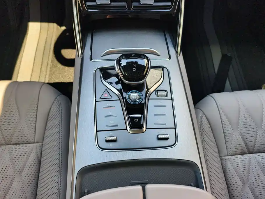 BYD Tang New Energy — миниатюра 16