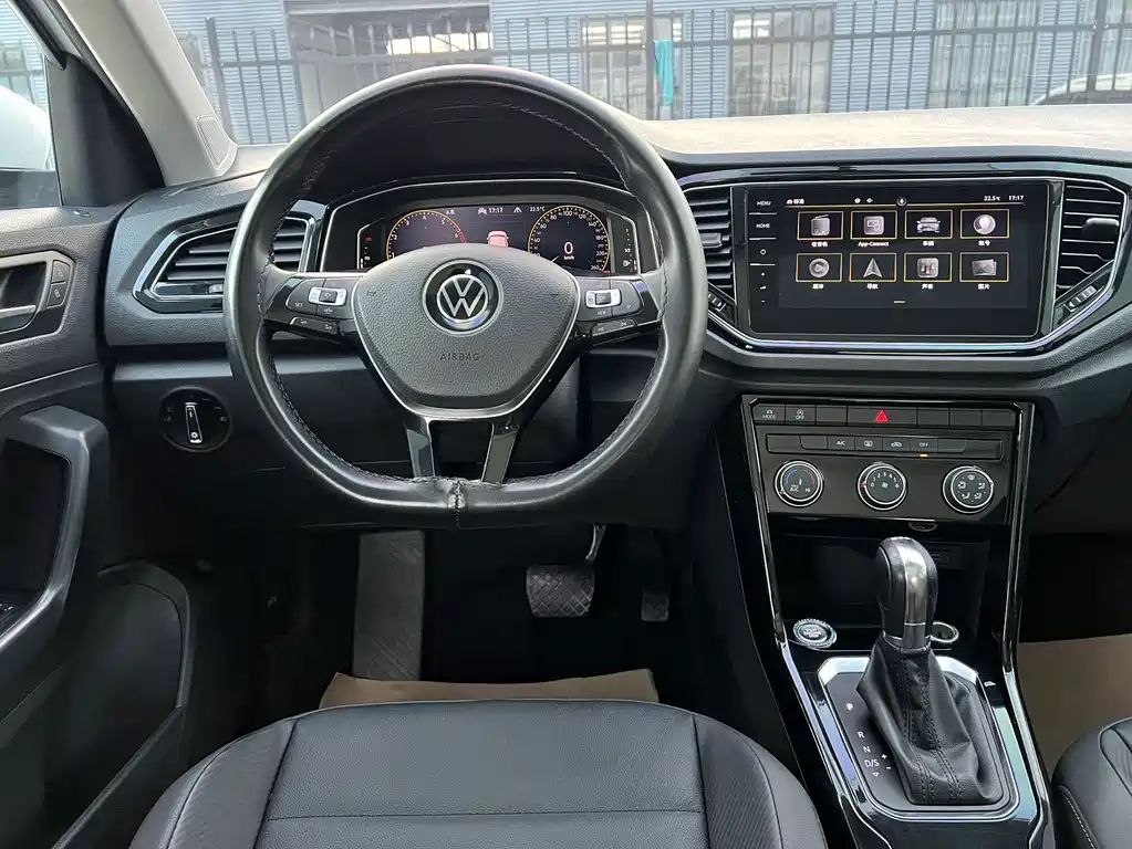 Volkswagen T-Roc — миниатюра 13