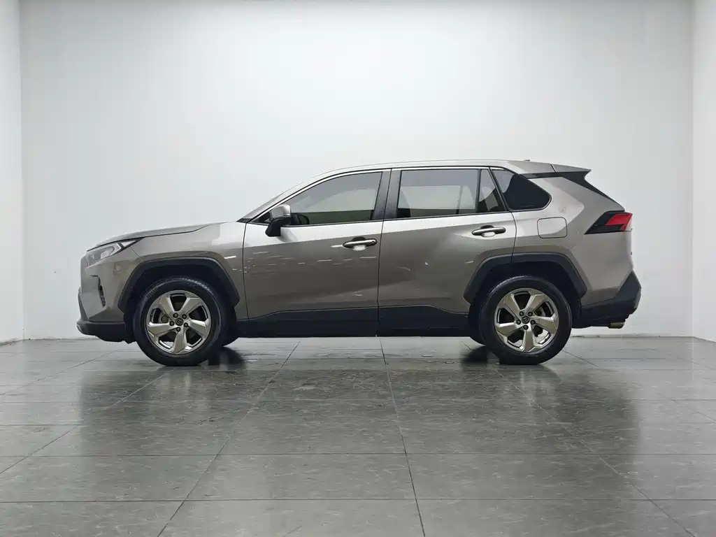 Toyota RAV4 — миниатюра 10