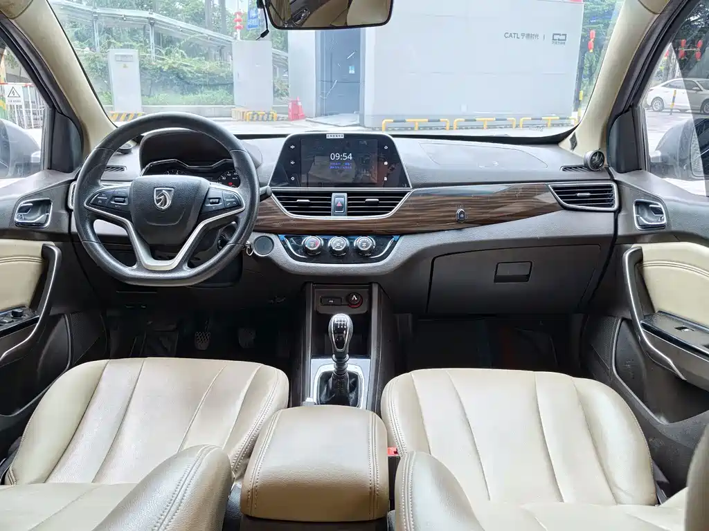 Baojun 310W — миниатюра 4