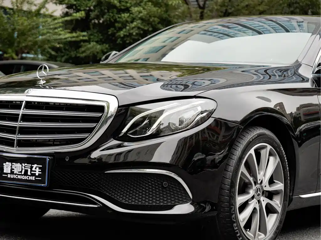 Mercedes-Benz E-Class — миниатюра 7