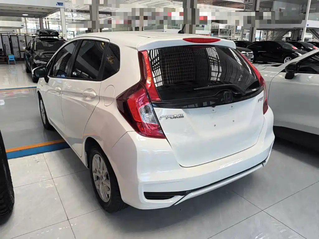 Honda Fit — миниатюра 5