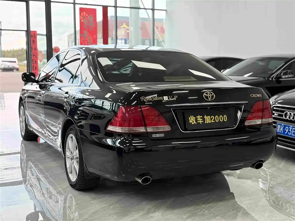 Toyota Crown — миниатюра 7