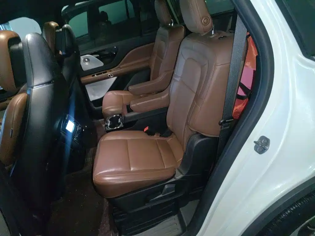 Lincoln Aviator — миниатюра 13