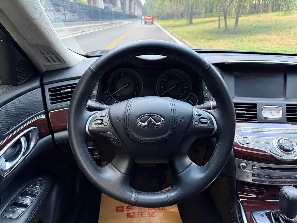 Infiniti Q70 — миниатюра 6
