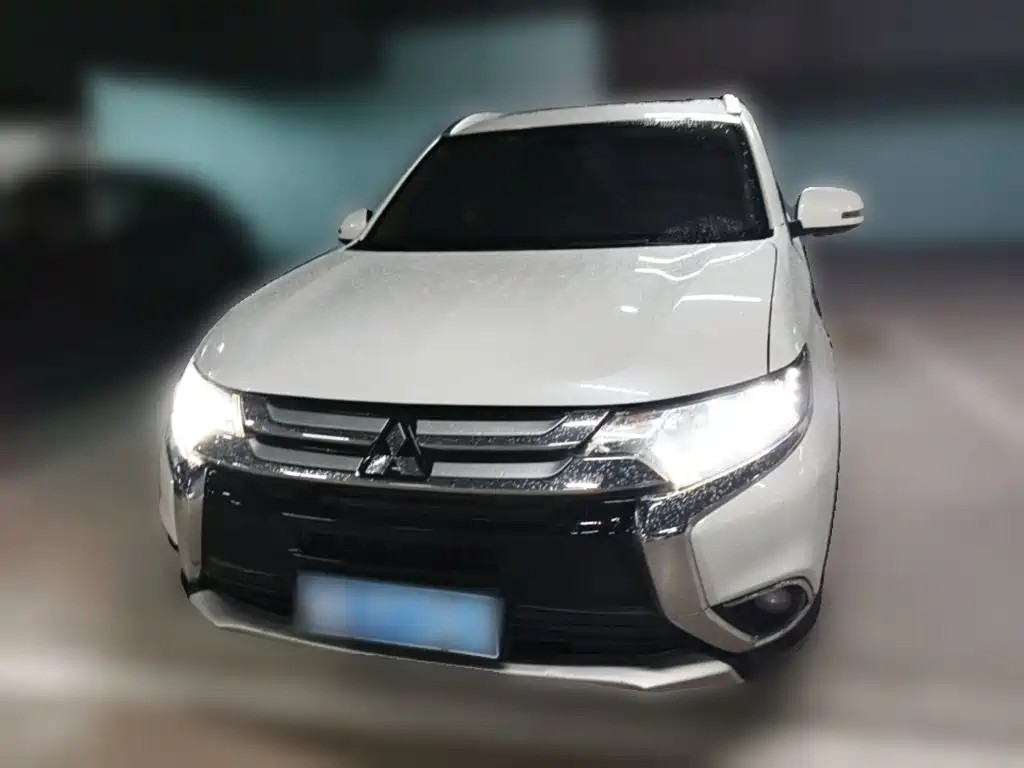 Mitsubishi Outlander — миниатюра 5