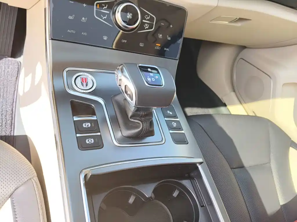 Hongqi Hongqi H5 — миниатюра 14
