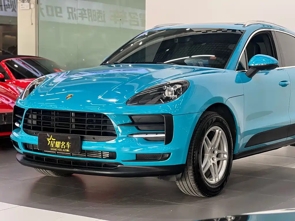 PORSCHE MACAN