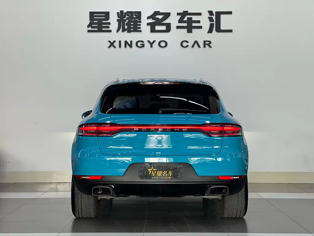 PORSCHE MACAN