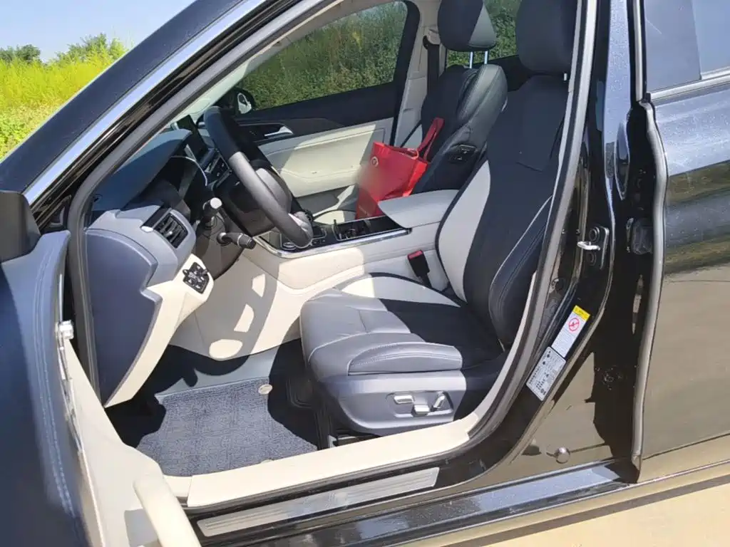 Hongqi Hongqi H5 — миниатюра 15
