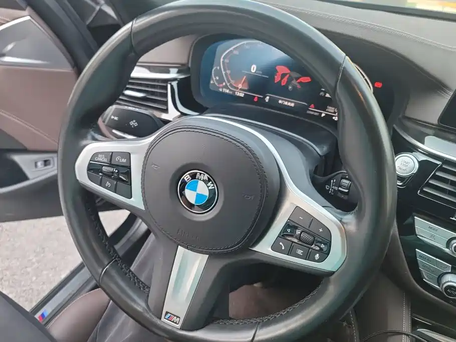 BMW 5 Series — миниатюра 15