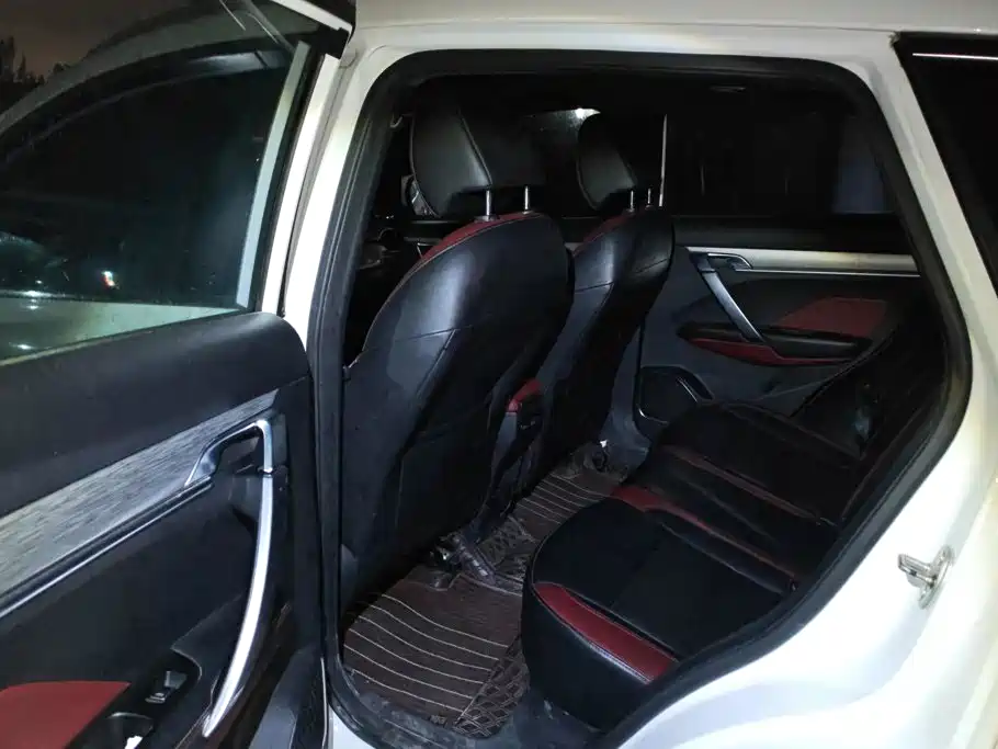 Geely Binyue — миниатюра 11