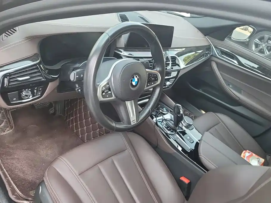 BMW 5 Series — миниатюра 12
