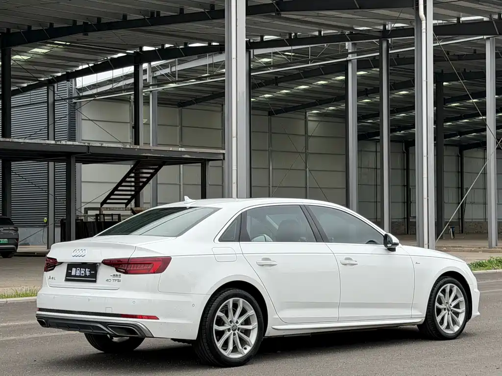 Audi A4L 2019 40 TFSI Fashion VI