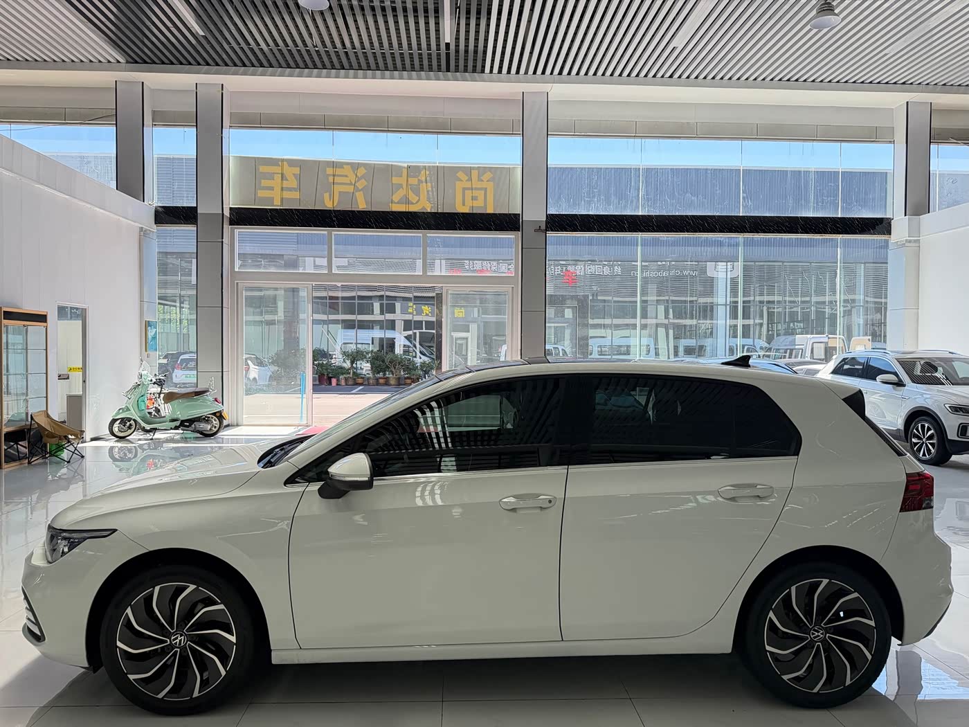 Volkswagen Golf 1.4 л 2022 г. Белый, пробег 36000 км