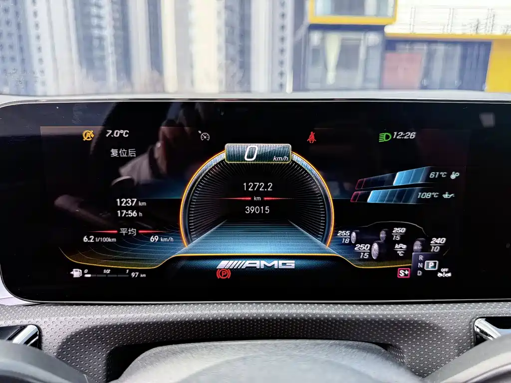 MERCEDES-BENZ CLA AMG