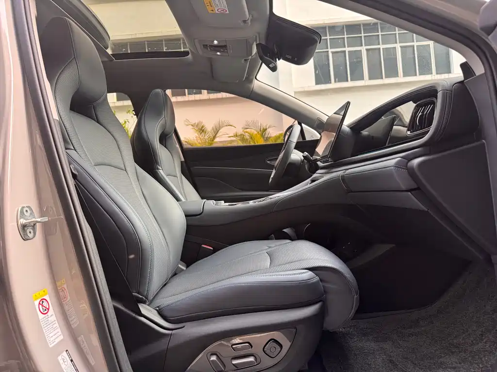 BYD SEA LION 07 DM I