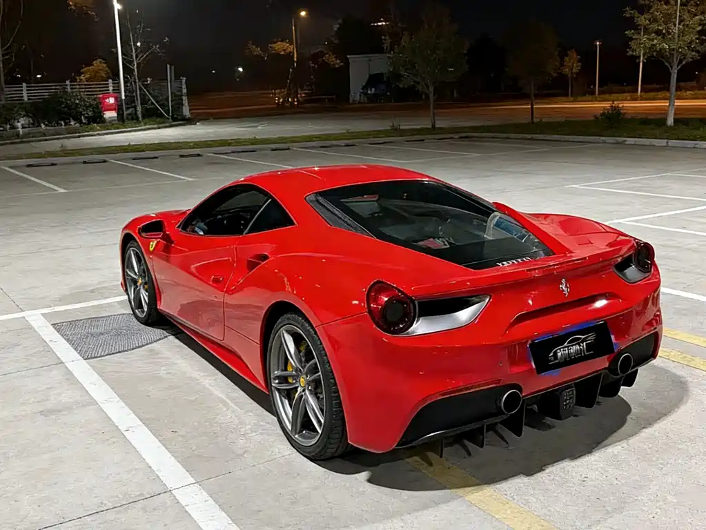 FERRARI 488