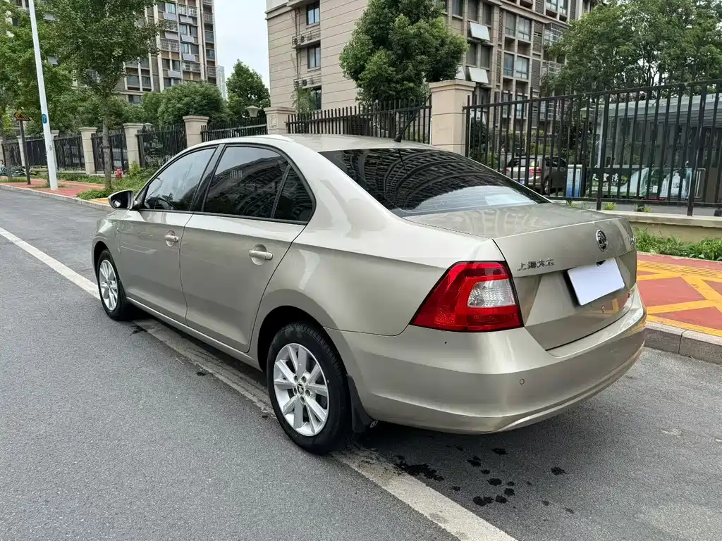 Skoda Rapid — миниатюра 5