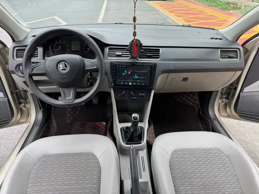 Skoda Rapid — миниатюра 6