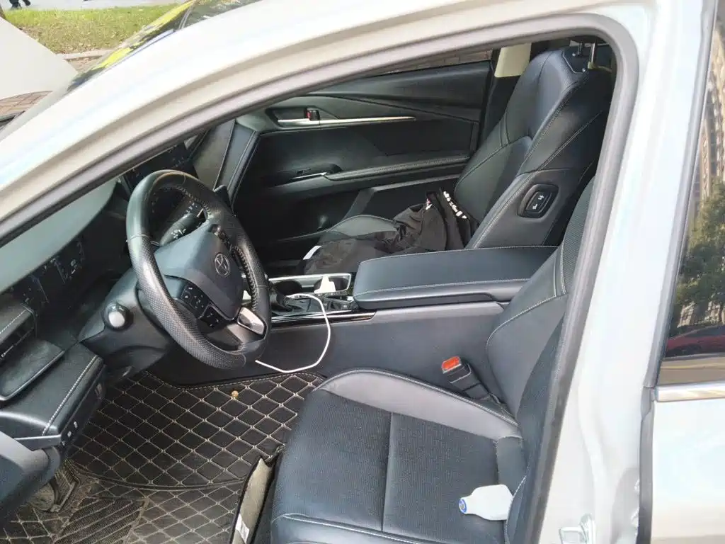 Toyota Camry — миниатюра 11