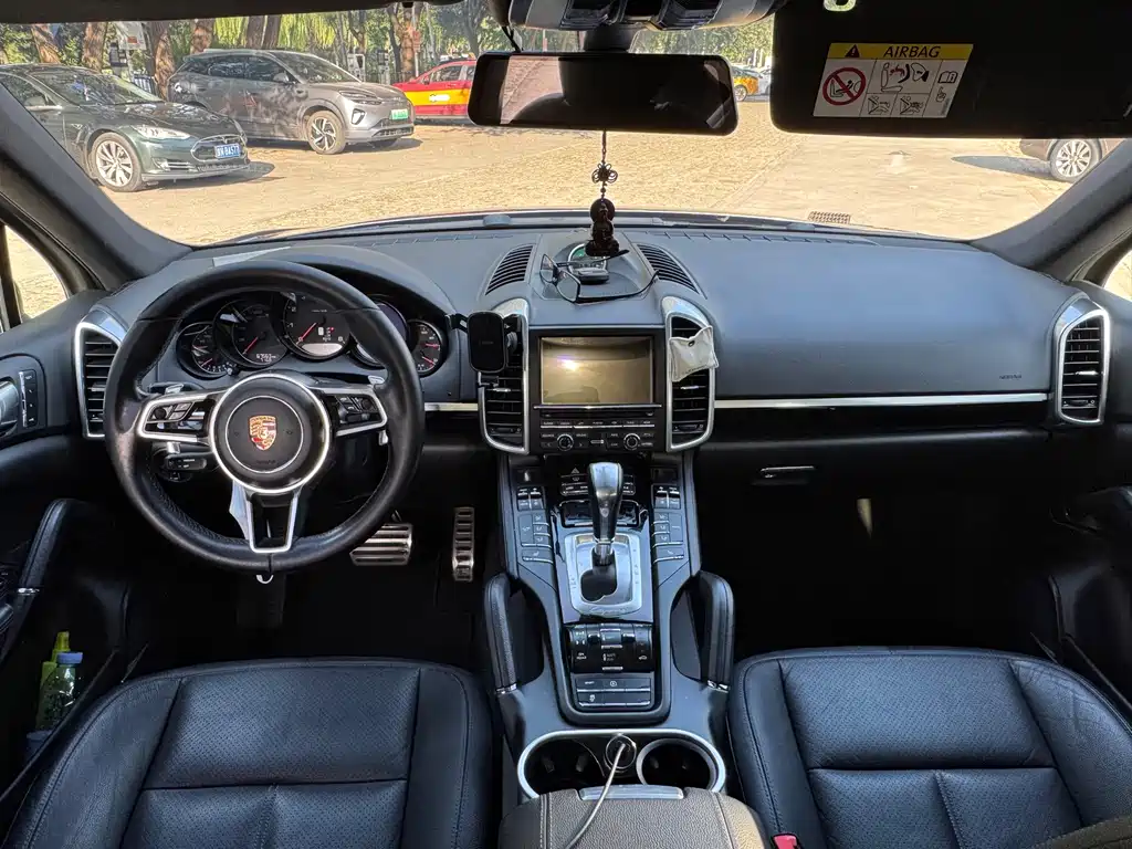 Porsche Cayenne — миниатюра 13