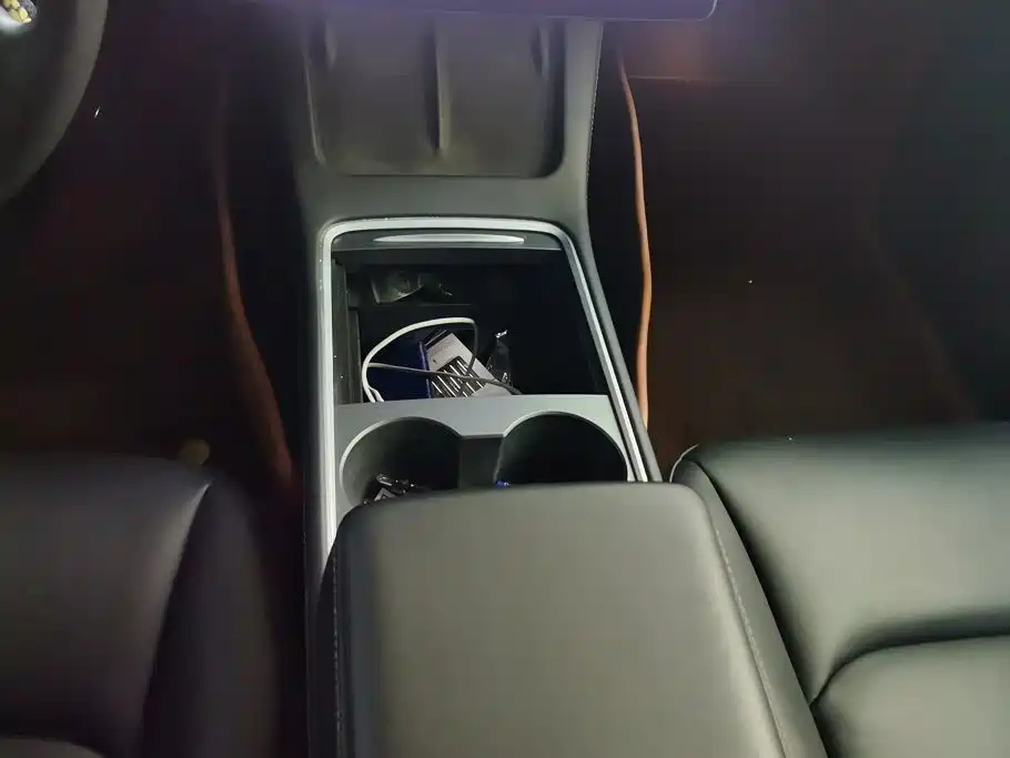 Tesla Model Y — миниатюра 16