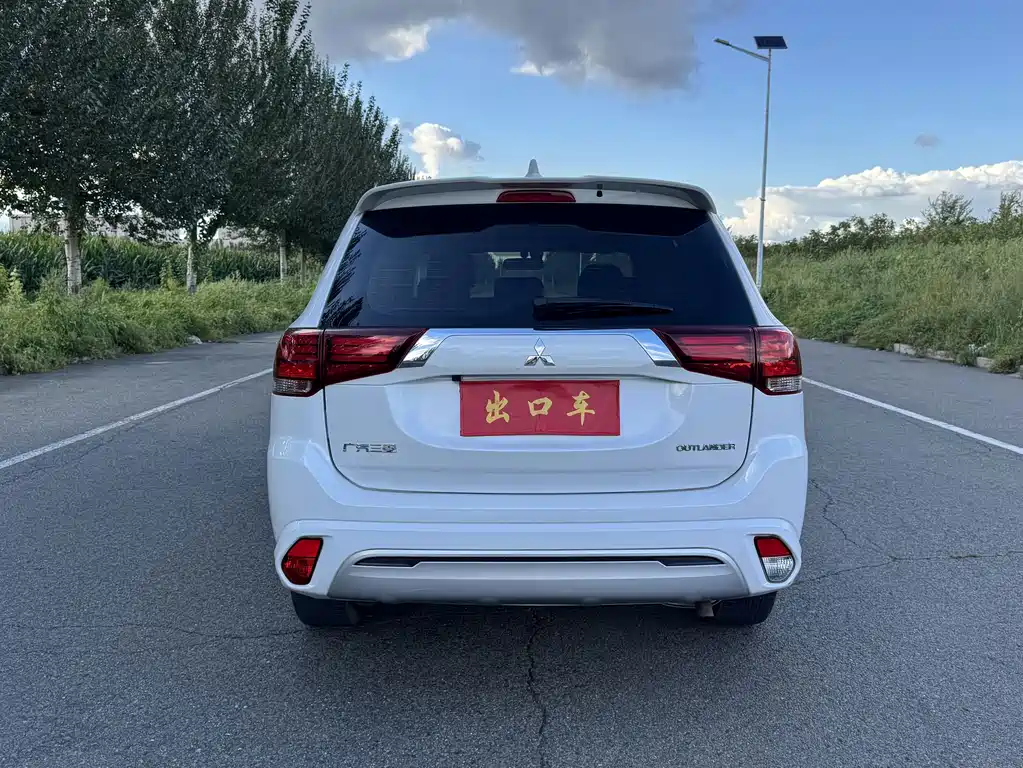 Mitsubishi Outlander — миниатюра 6
