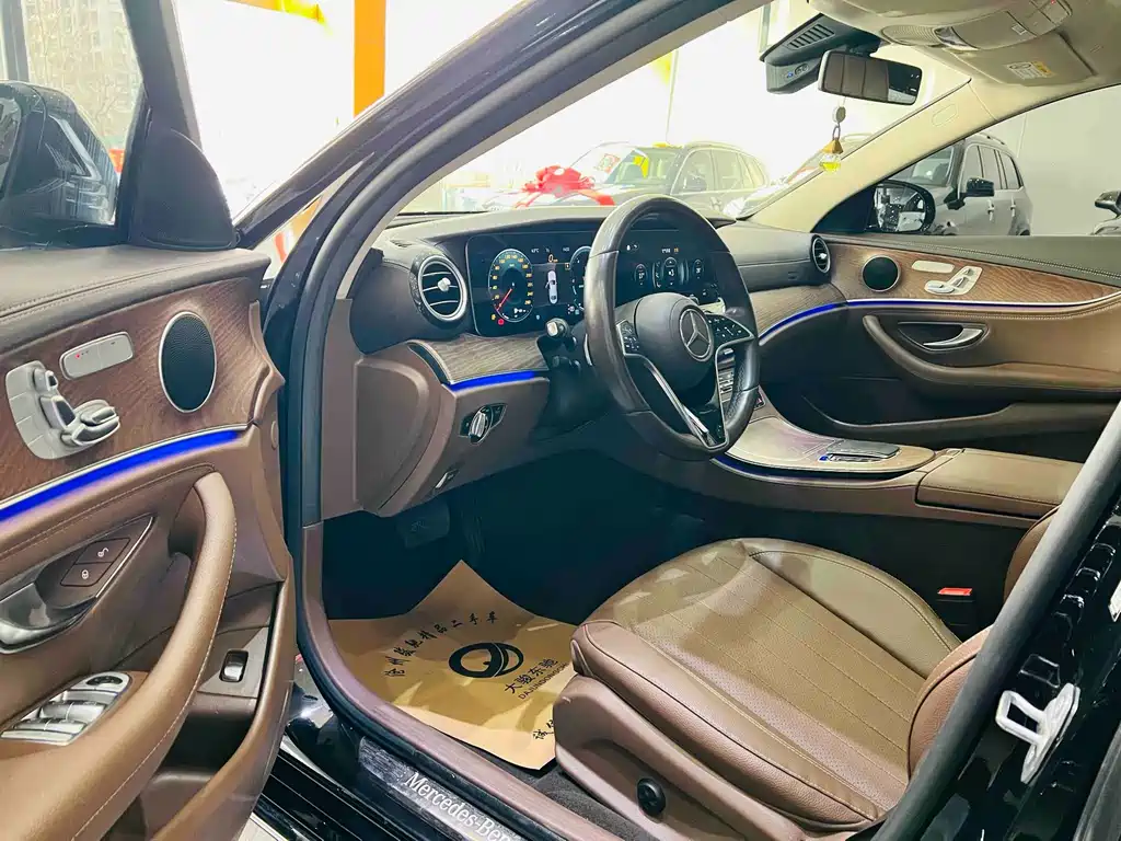 MERCEDES-BENZ E CLASS