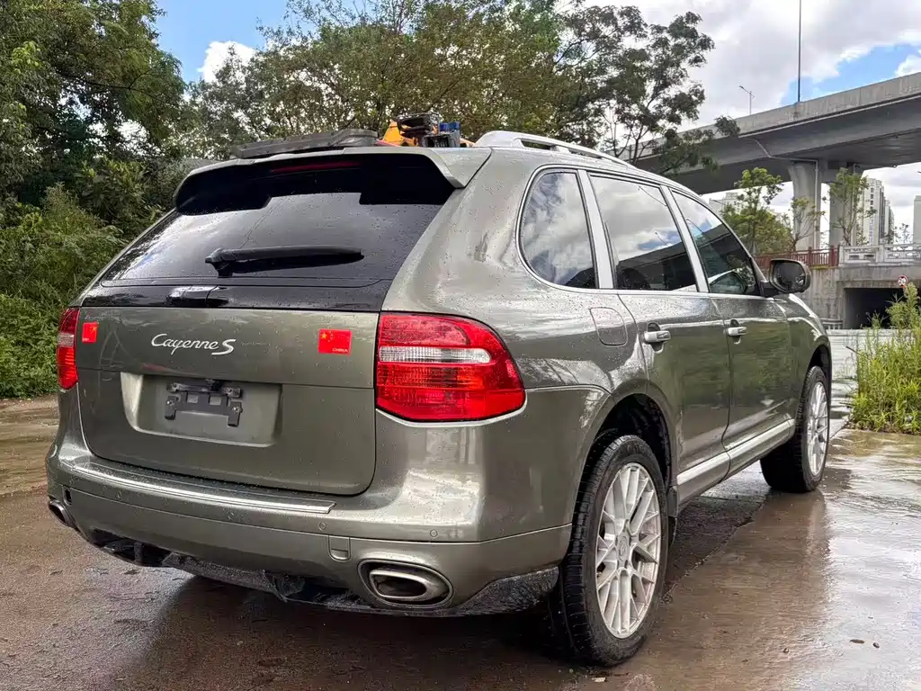 Porsche Cayenne — миниатюра 3