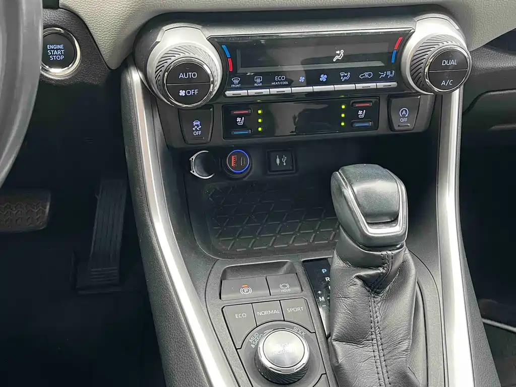 Toyota Wildlander 2.0L CVT 4WD Premium Edition, фото 3