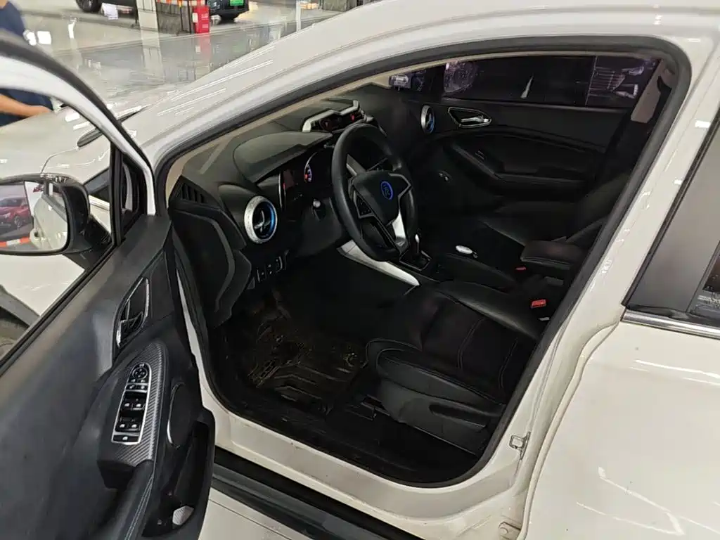 BYD Yuan EV — миниатюра 16