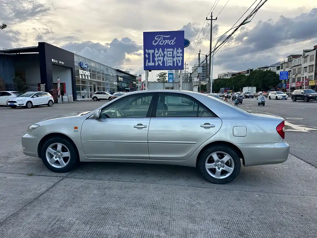 Toyota Camry — миниатюра 4