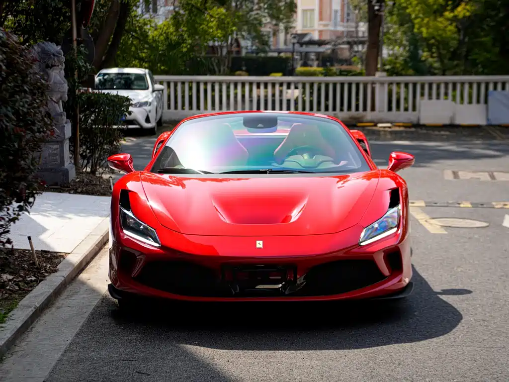 FERRARI F8