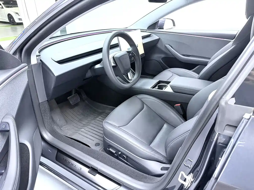 Tesla Model 3 — миниатюра 3