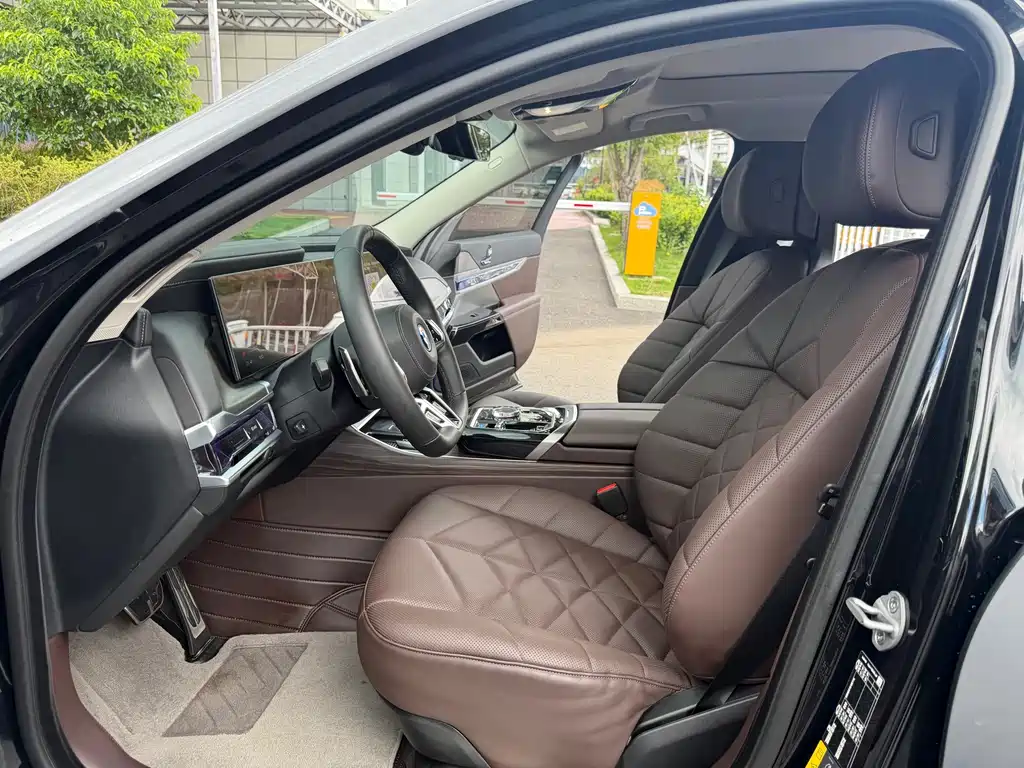 BMW i7 — миниатюра 8