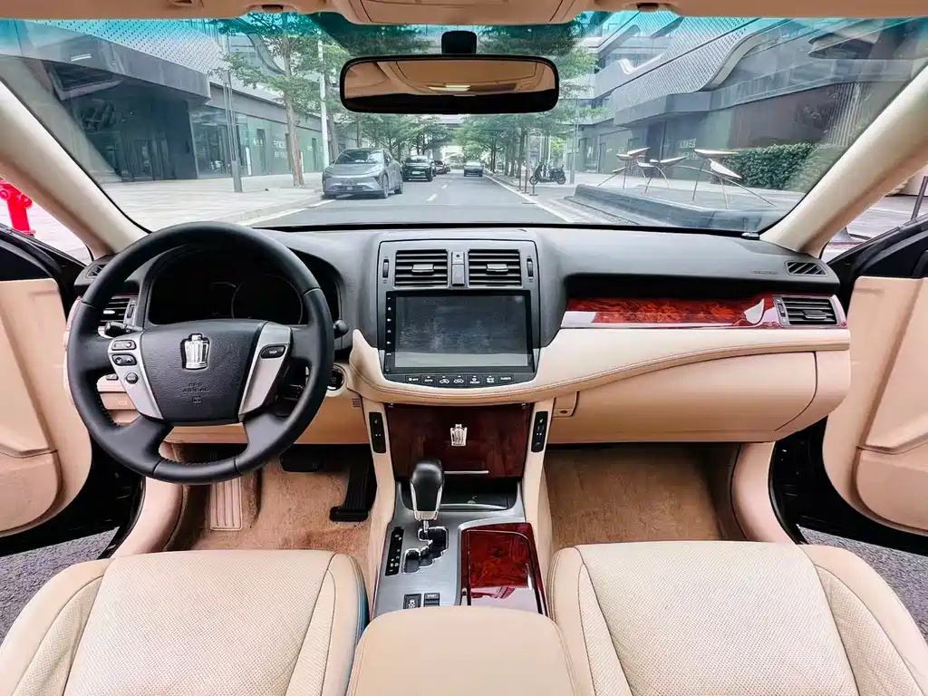 Toyota Crown 2012 2.5L Royal