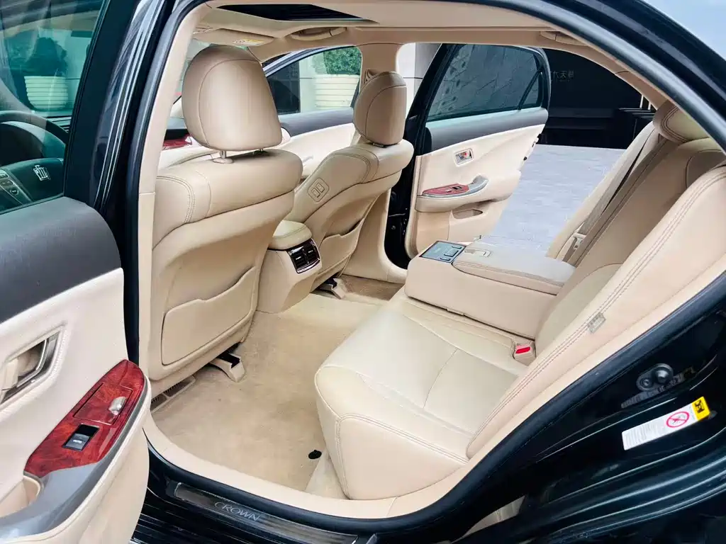 Toyota Crown 2012 2.5L Royal