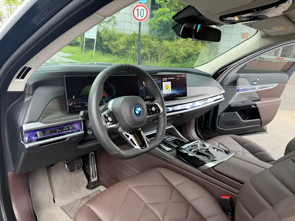 BMW i7 — миниатюра 10