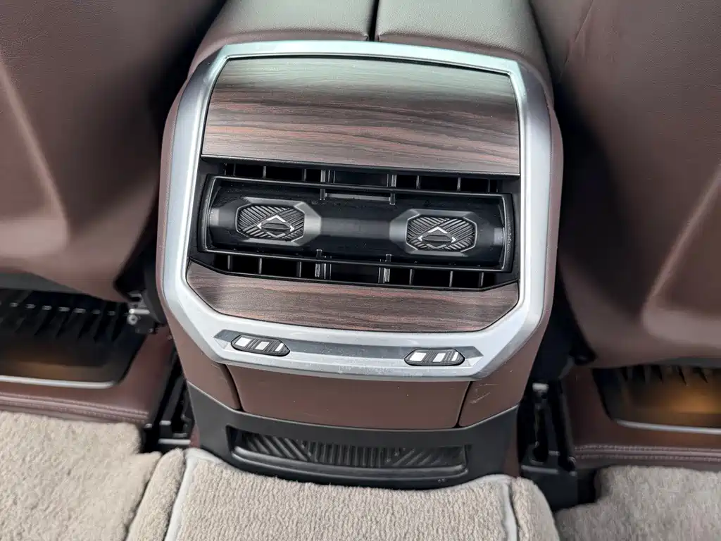 BMW i7 — миниатюра 17