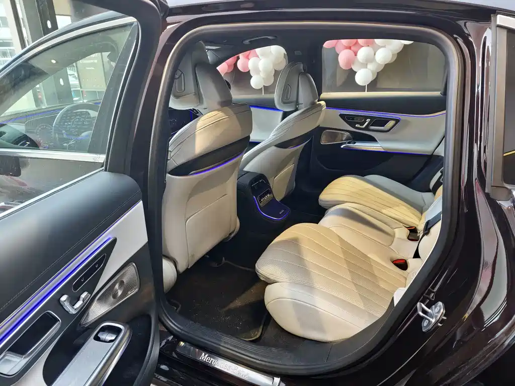 Mercedes-Benz E-Class — миниатюра 5