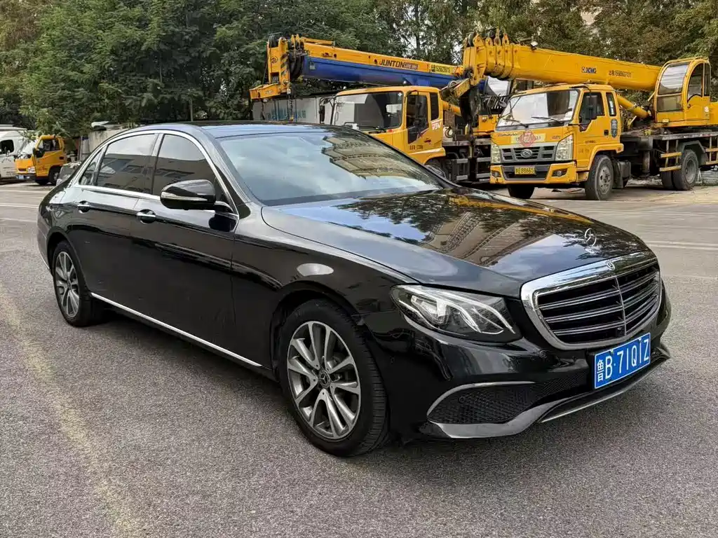 Mercedes-Benz E-Class — миниатюра 2