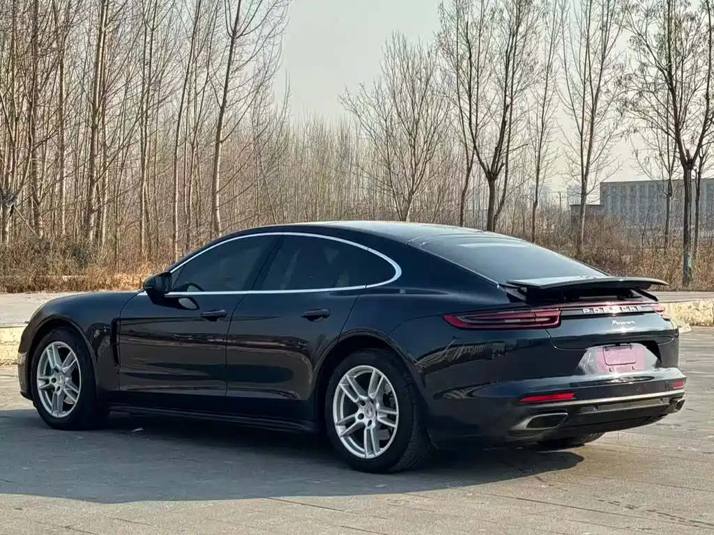 PORSCHE PANAMERA