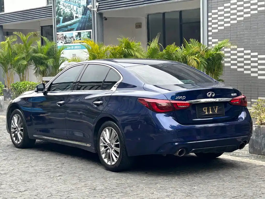 INFINITI Q50L