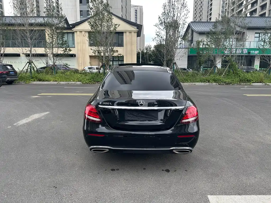 Mercedes-Benz E-Class — миниатюра 8