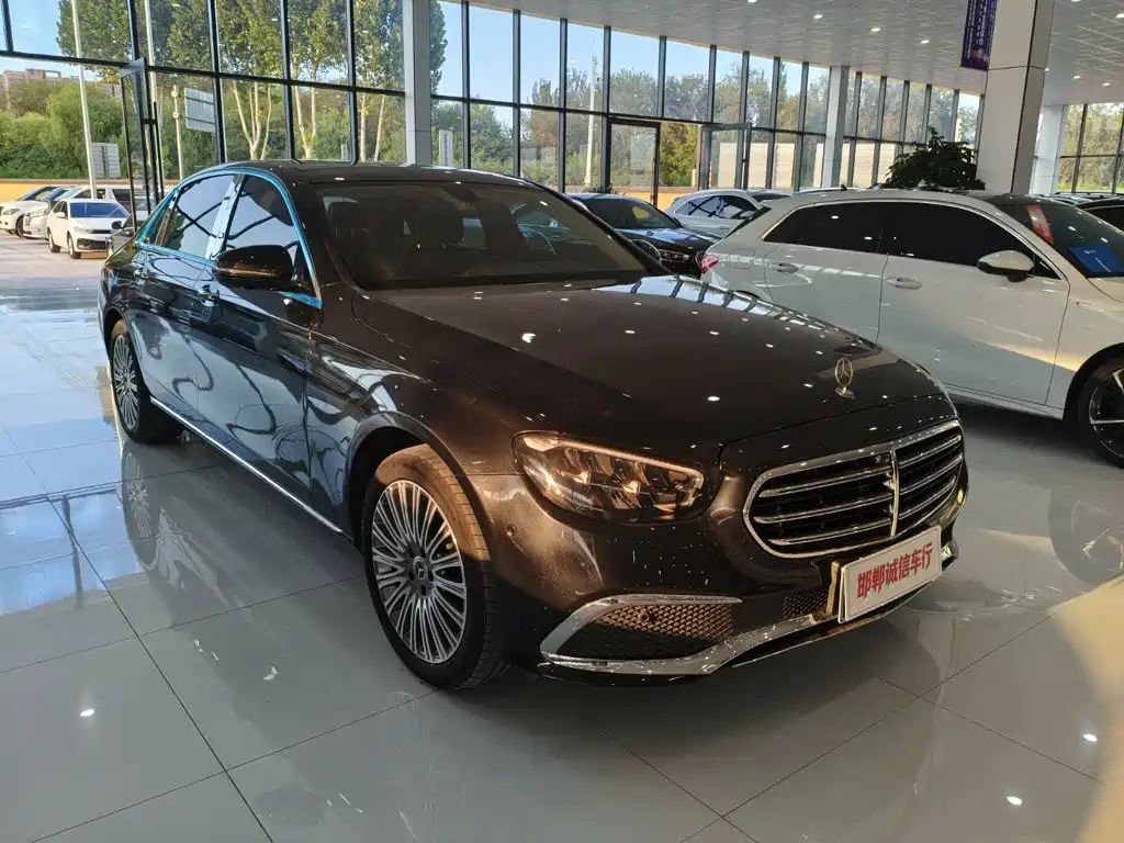 Mercedes-Benz E-Class — миниатюра 2
