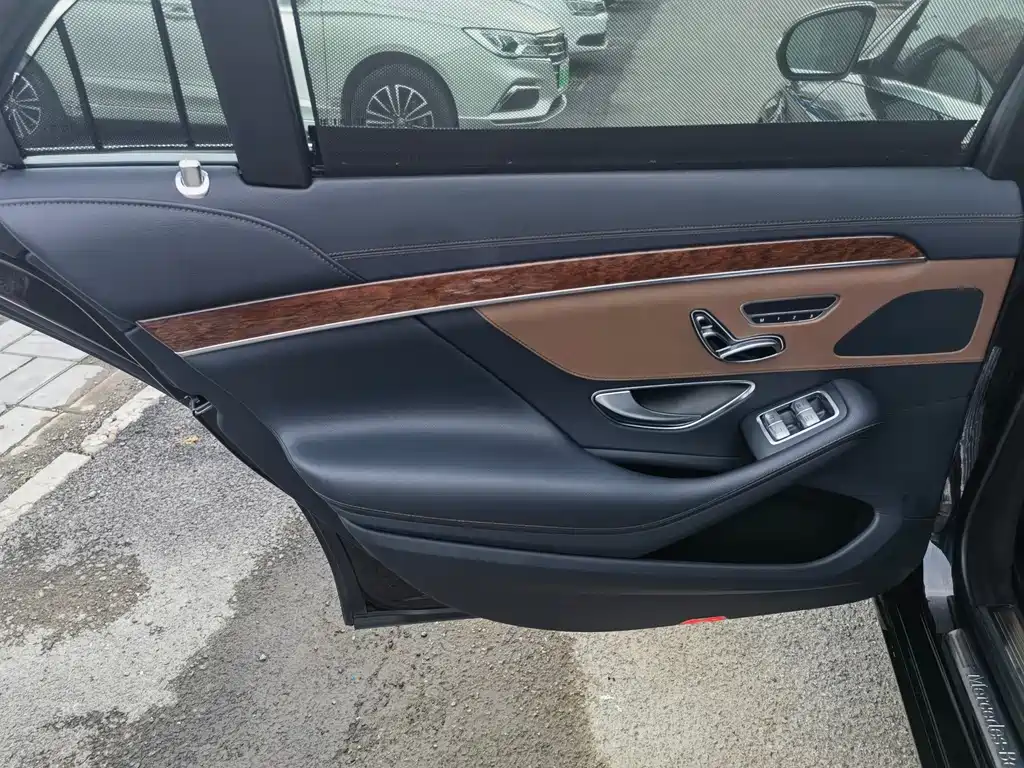 Mercedes-Benz S-Class — миниатюра 11
