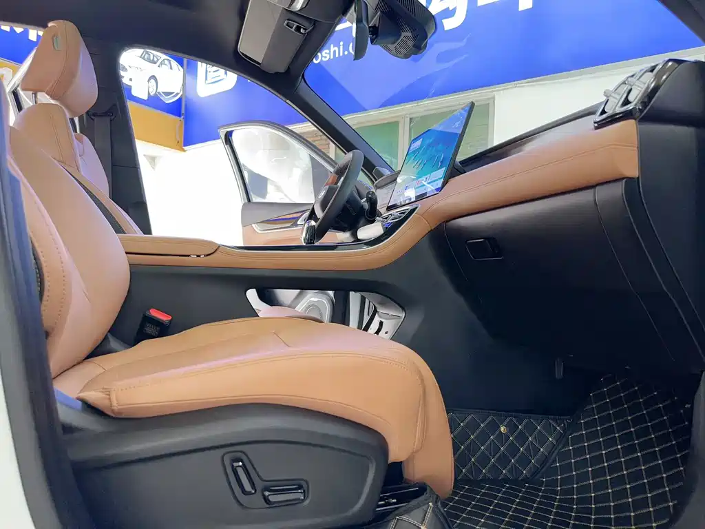 Geely Boyue L — миниатюра 16